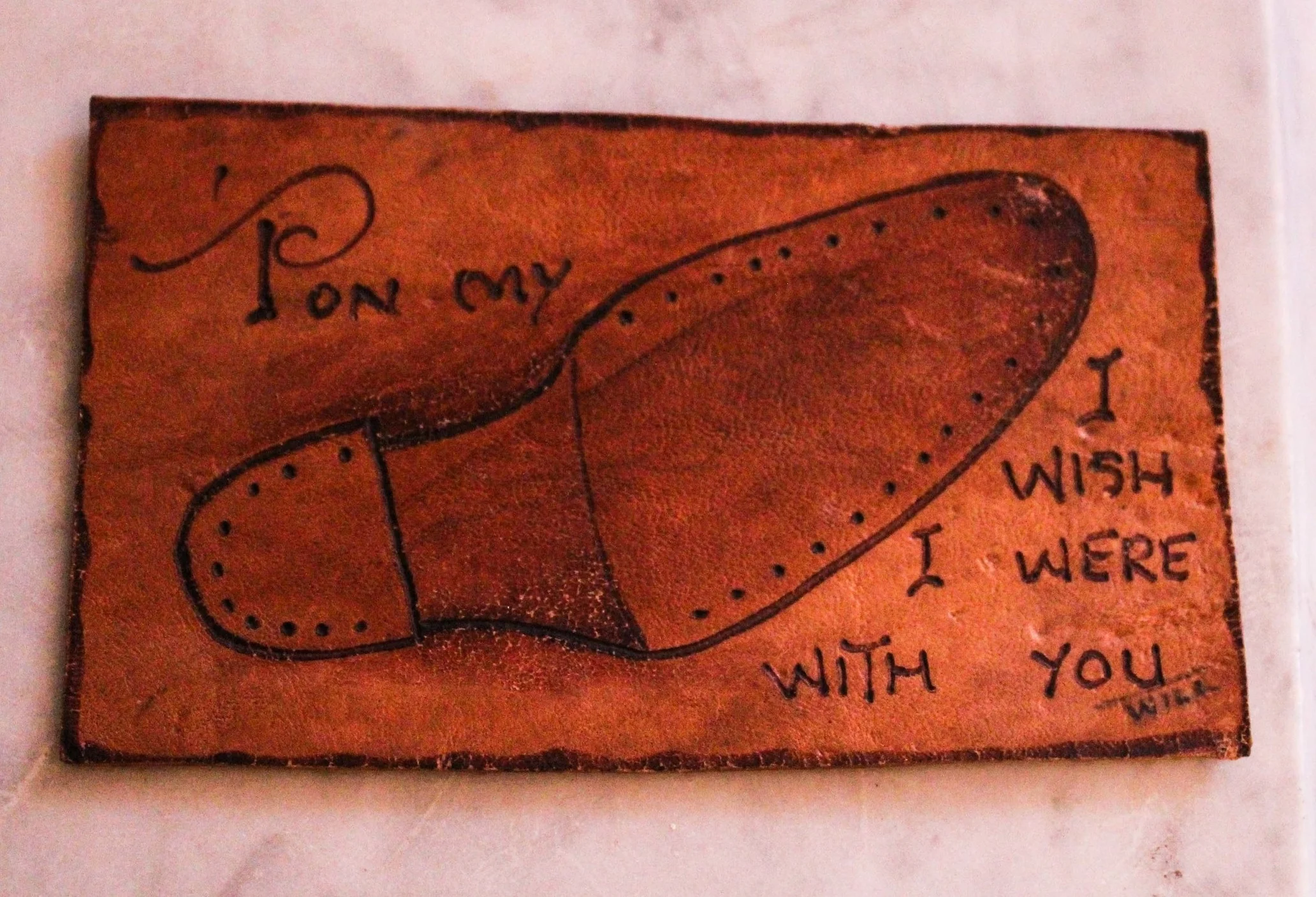 Who says shoe-related humour can’t be romantic and punny ? (We’ll see ourselves out…)
