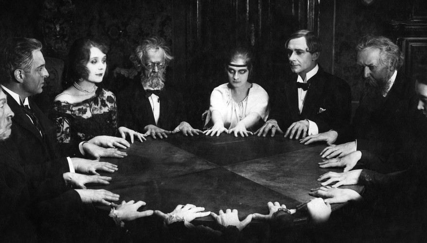 Gabbing with Ghosts: The Fox Sisters and the Rise of Spiritualism ...