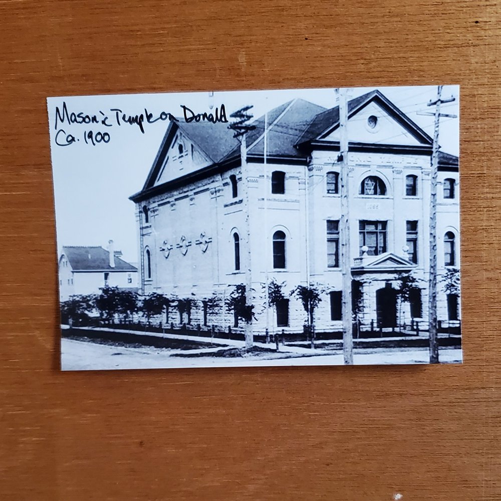  A photo of a masonic temple taken in 1900 