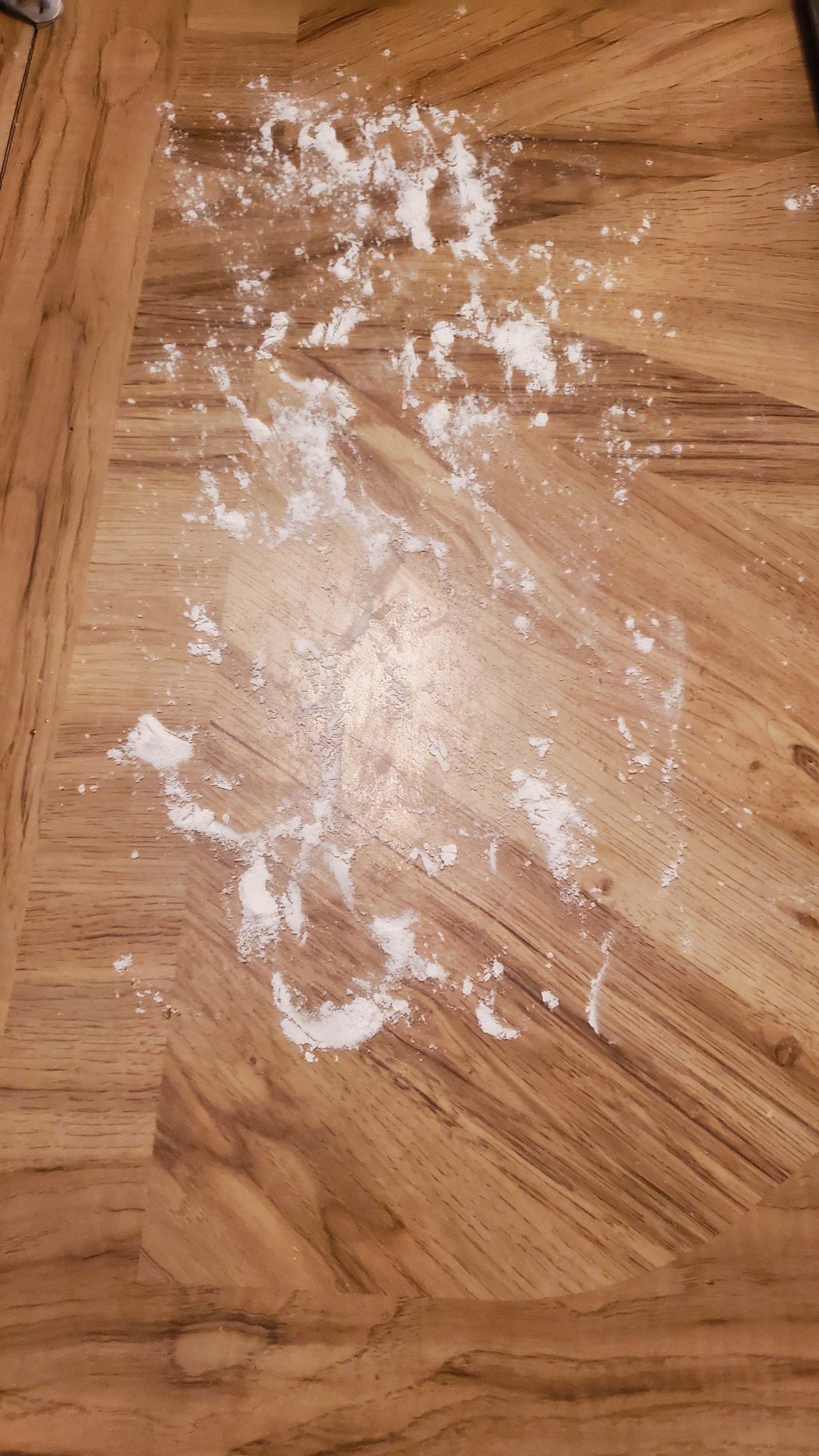  Spread a handful of flour onto a clean surface. 