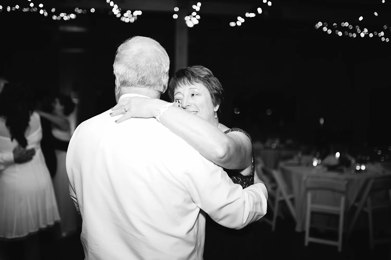 lizbrandon_rosebankwinery_newtown_summer_wedding_image_125.jpg