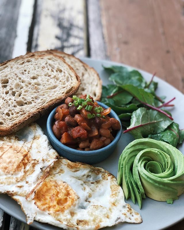 HAPPY WEDNESDAY BABIES!!!!!!
Just what we needed on this beautiful hump day! Eggs done, your way! Added beans and avo 😍
.
.
.
.
.
.
.
.
.
.
.
.
.
.
#perthfoodie #leafandbeanemporium #leafandbeanperth #perthfood #mthawthorncafe #veganfoodperth #veget