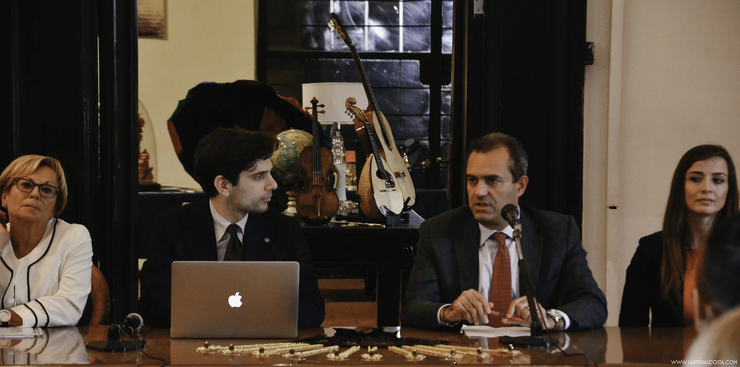 All those things led up to this moment: L'Arte Nascosta's inaugural event - when we collaborated with the Mayor of Naples to honor 10 Neapolitan artisans for their mastery o artisanal crafts. 