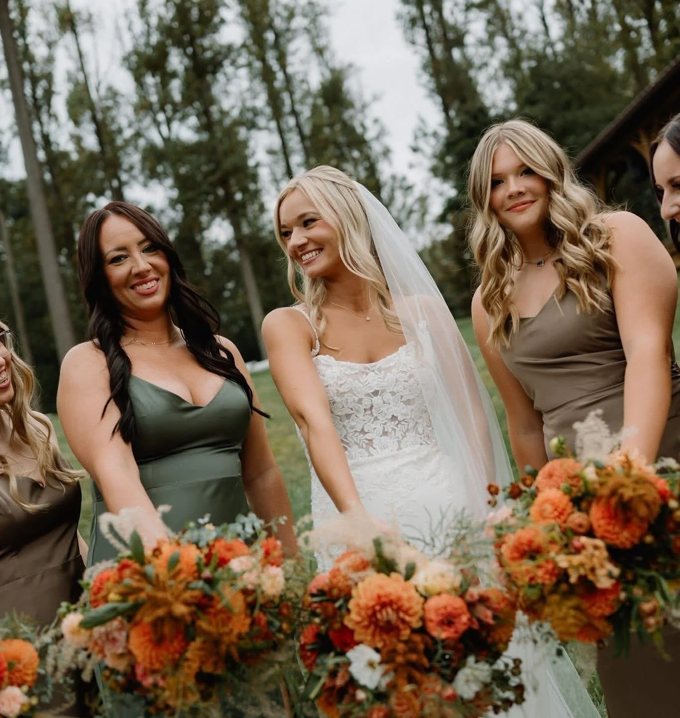 This ones for the Girls ❤️ Congrats to our Bride Lauren ✨ Such a beautiful fall day in Lancaster, Pa @britainhillvv 🍁 @laurenschubertxo shot by @raylynnphoto hair by @hairbyamylyn @beautybondhairstudio makeup by @facebytorigrace @kyleryanbeauty for 