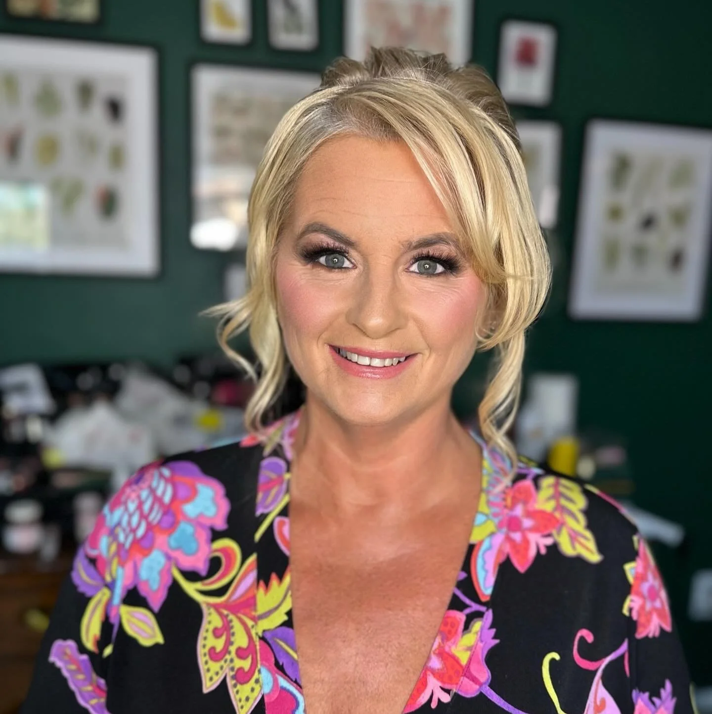 So glad to have had this beautiful lady/ soul in my chair today! Thank you Teresa always for the recommendations and love @teresaqueenbee_ ! Hope you ladies have a beautiful Gala / day!! 💖💋