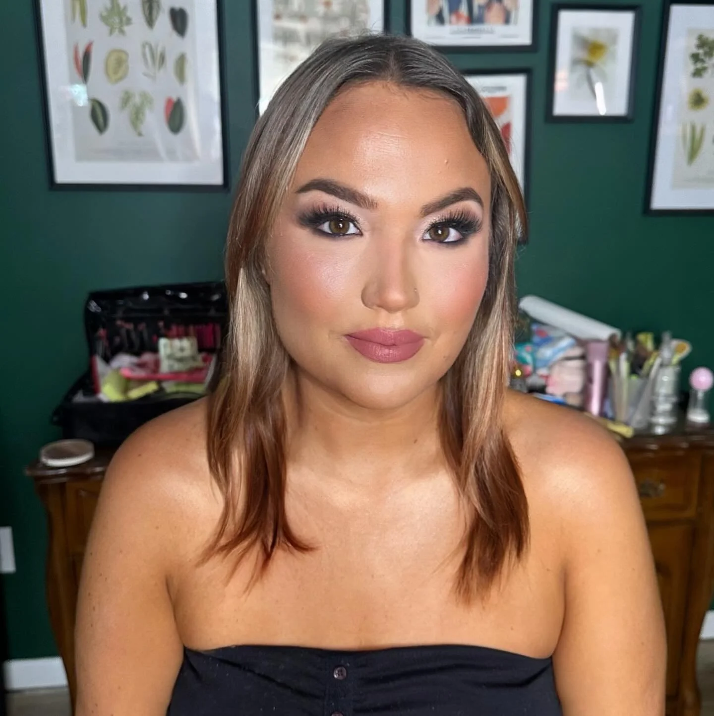 We have the most beautiful clients inside + out 💖✨ Getting gorgeous Michelle ready wedding! 💒 @mmx27 ✨