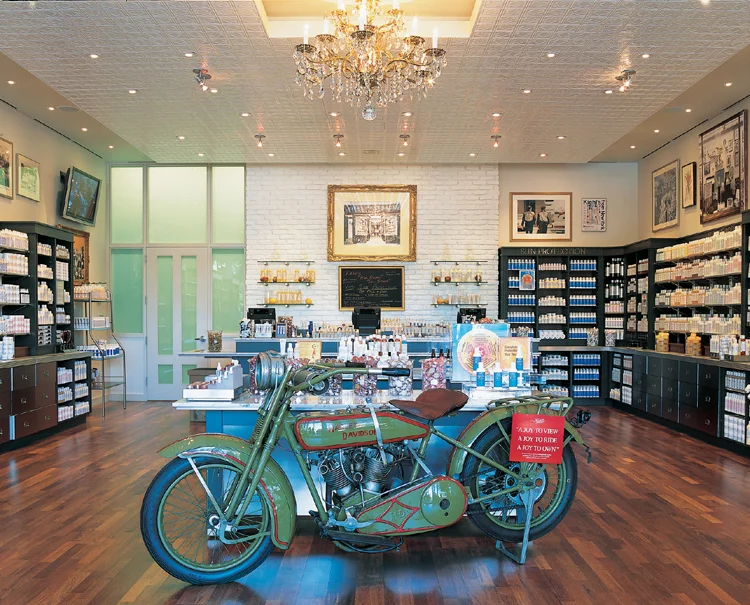  Seattle Store launch. Conept and design for windows, display and signage 