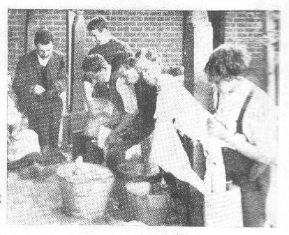 Monday morning laundry, 1911