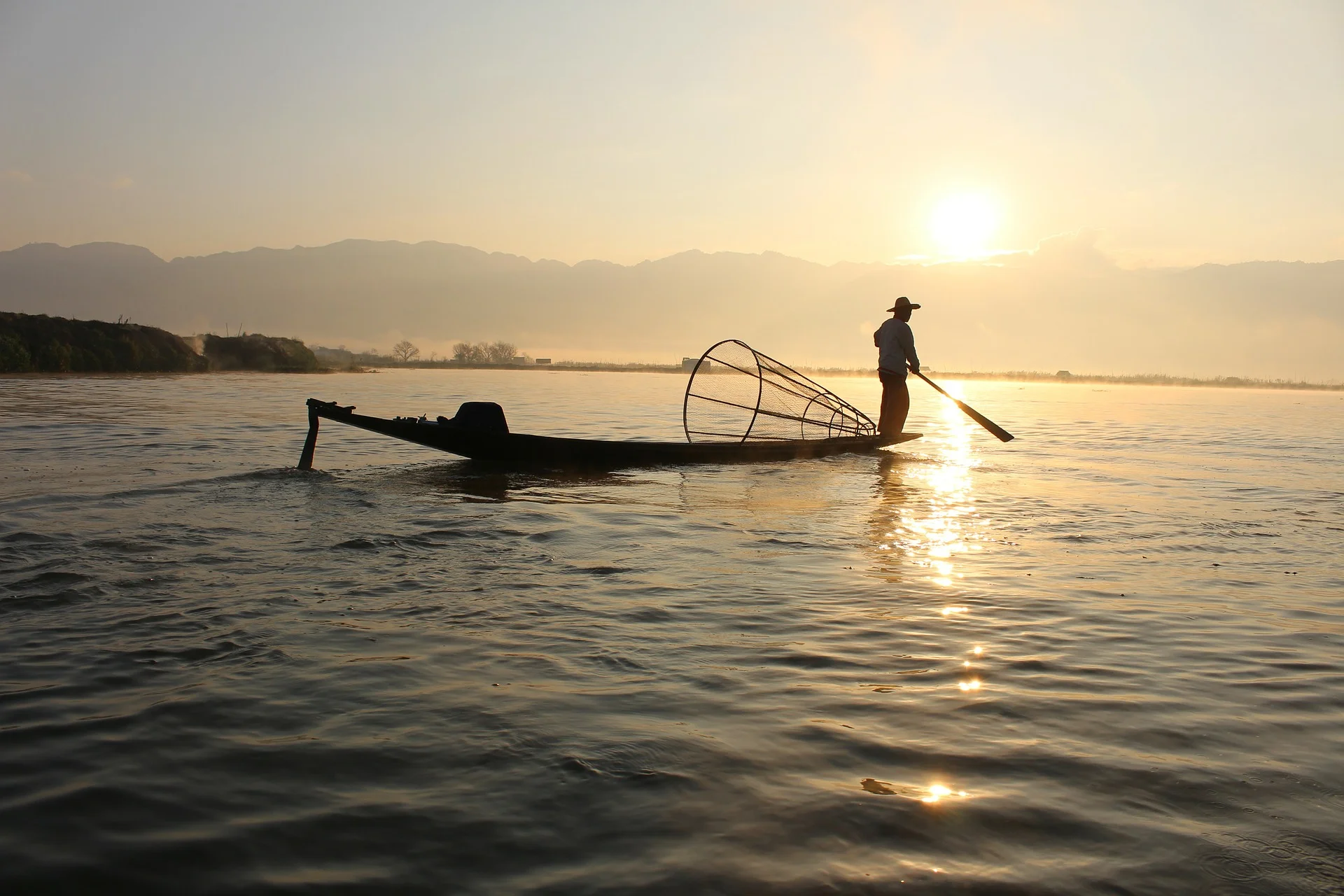 fisherman-239487_1920.jpg