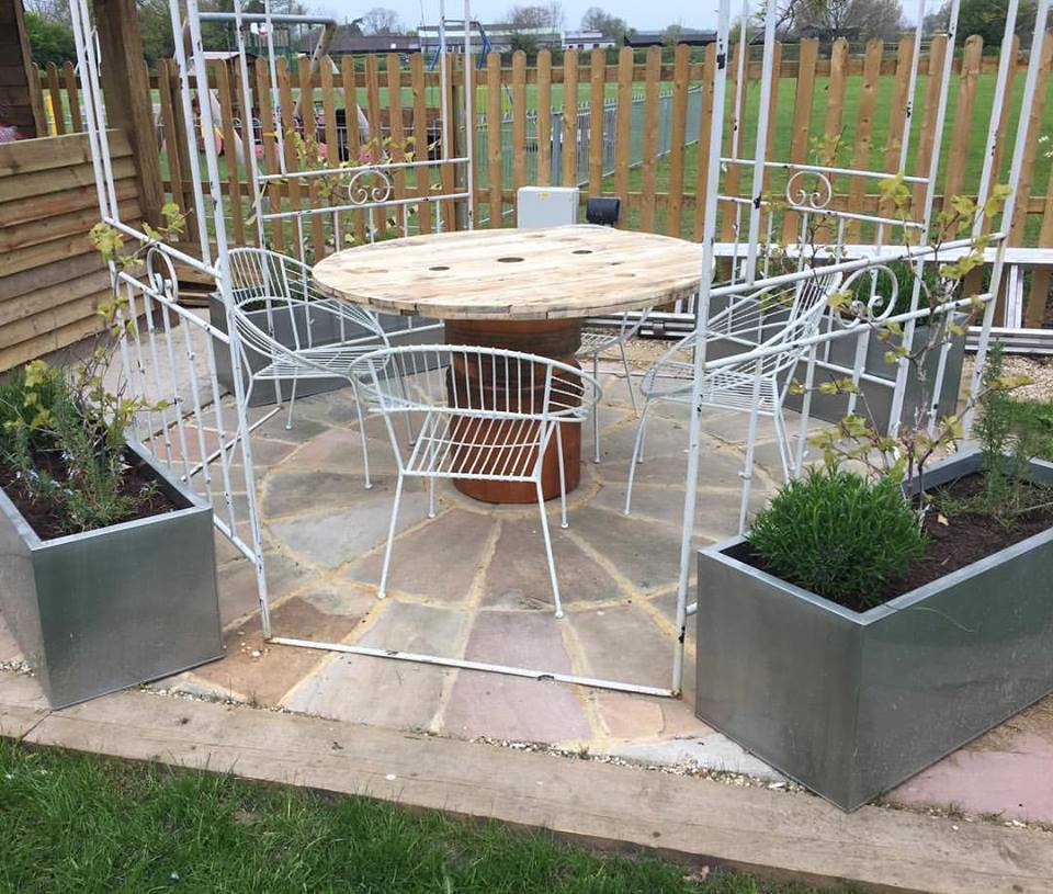pub table an chairs.jpg