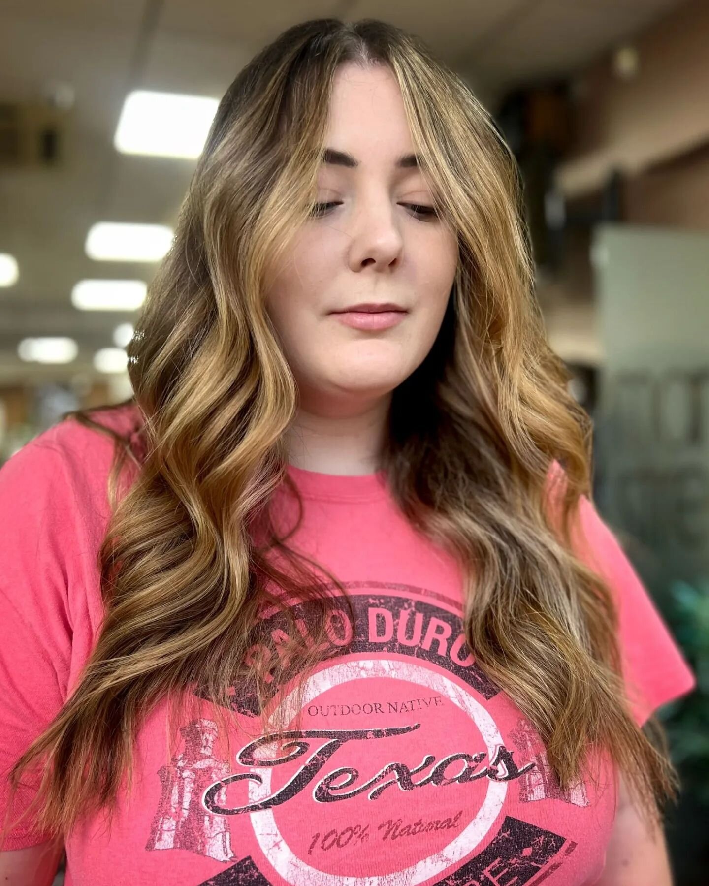 Golden Glow Balayage

Alternate foils using pre lightener and 20 VOL + Kevin Murphy Highlift in 12.21 and 12.81 using 30 VOL. To add depth back into hair and increase richness, 6.7 + 1% used in between - some dragged all the way though, some blended 