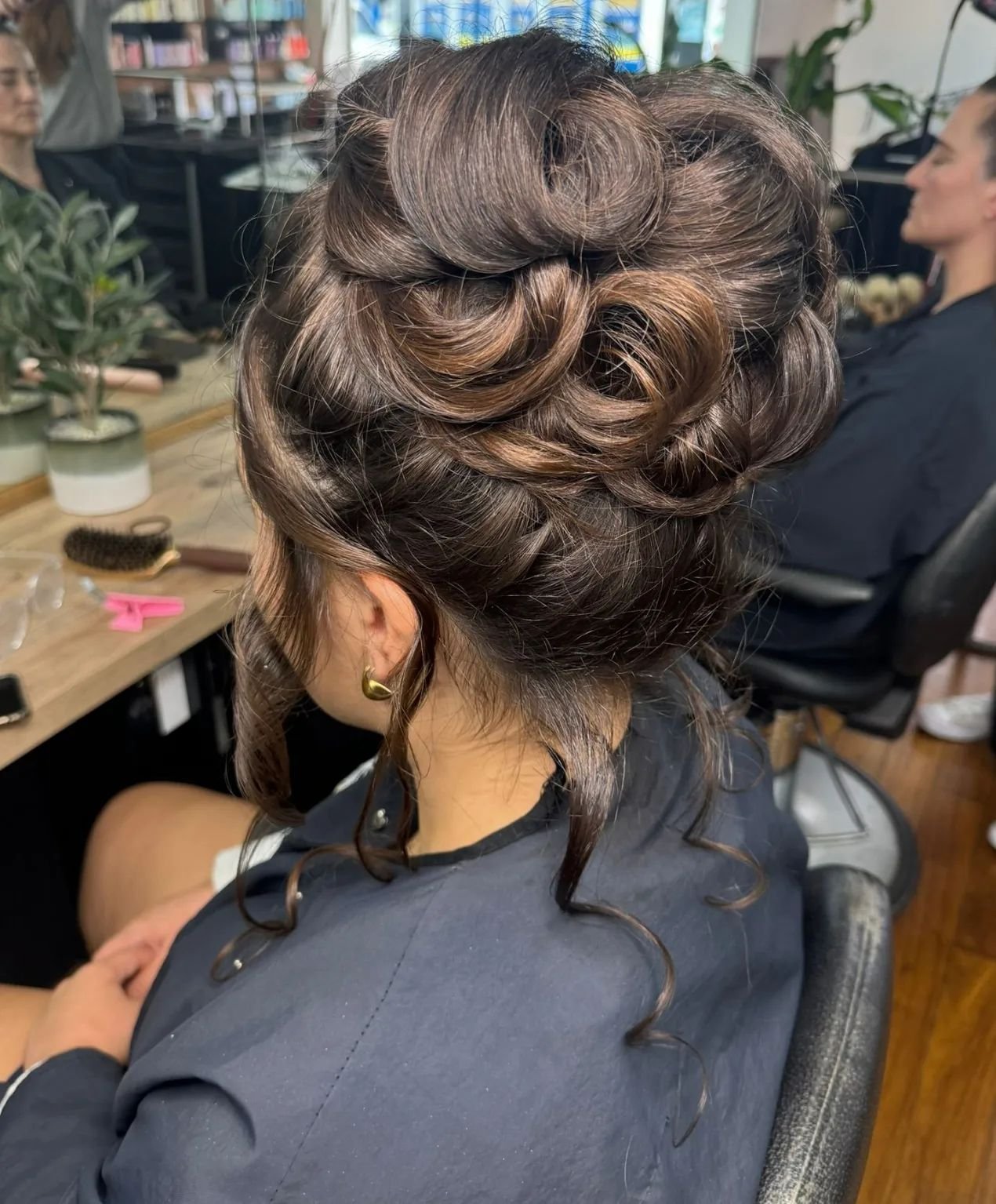 beautiful Hair Up for a client attending an event this weekend.

Do you have an event coming up? Call the salon to see how we can help you to get ready 💇🏼&zwj;♀️💄💅🏼🏋🏼&zwj;♀️💁🏼&zwj;♀️

#hairup #makeup #nails #bodysculpting #manestreethairandb