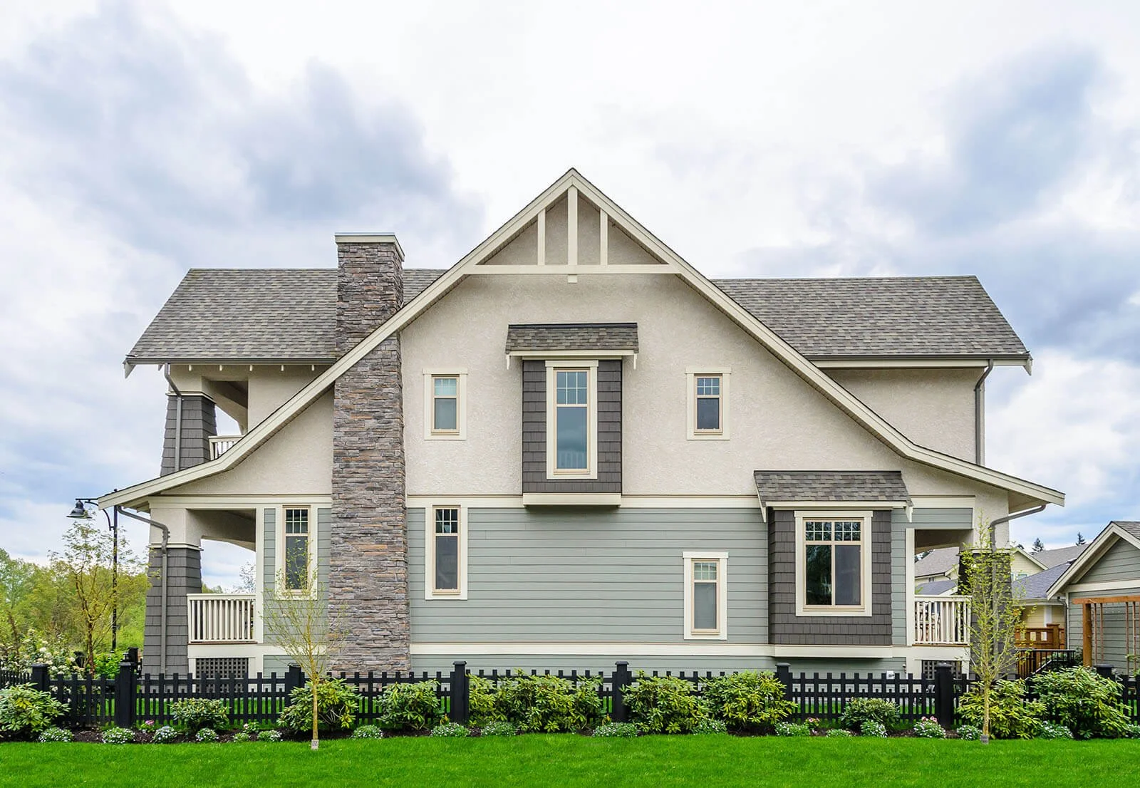 Standard vs. Insulated Vinyl Siding: Which Is Right for You?
