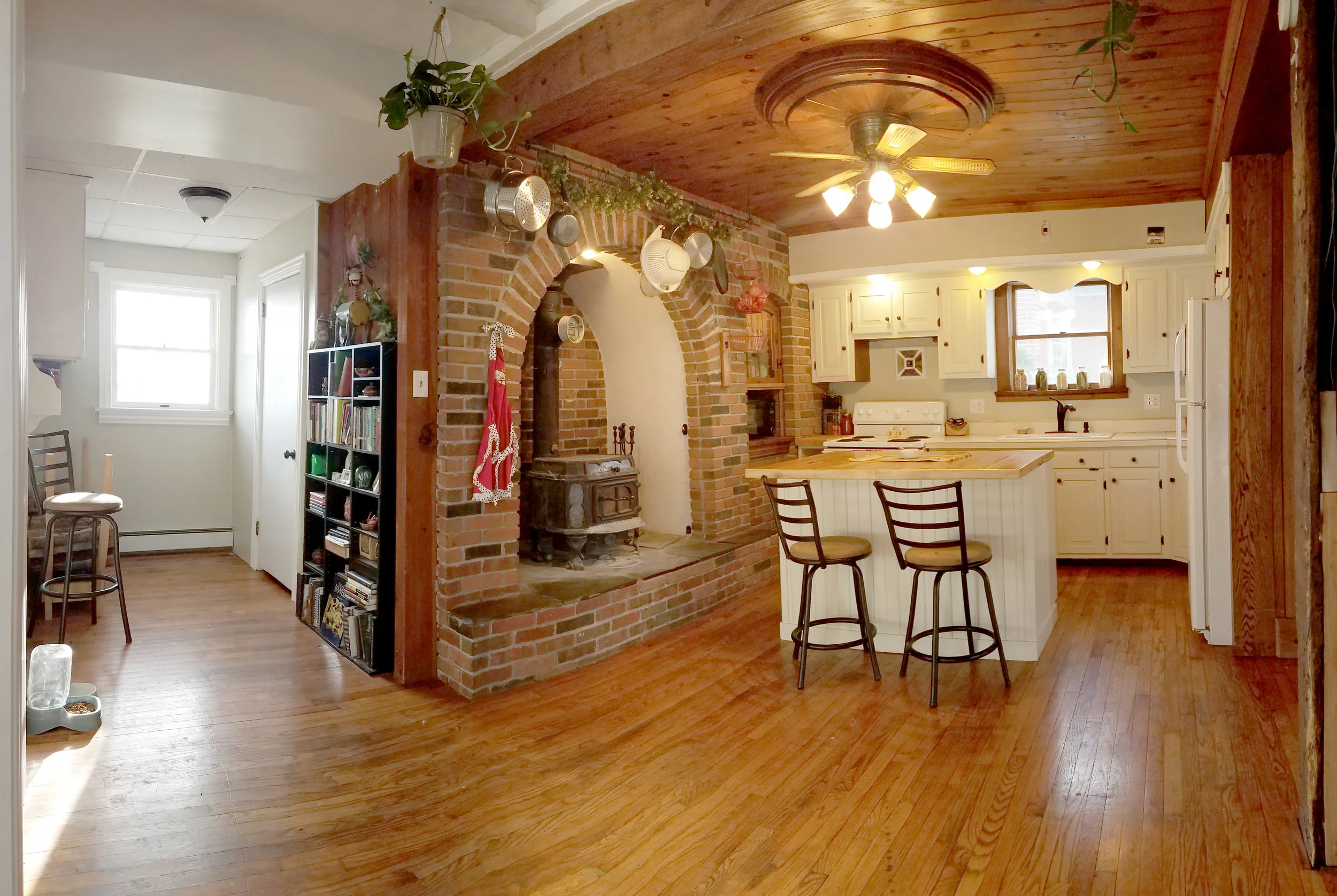 6 Kitchen.jpg