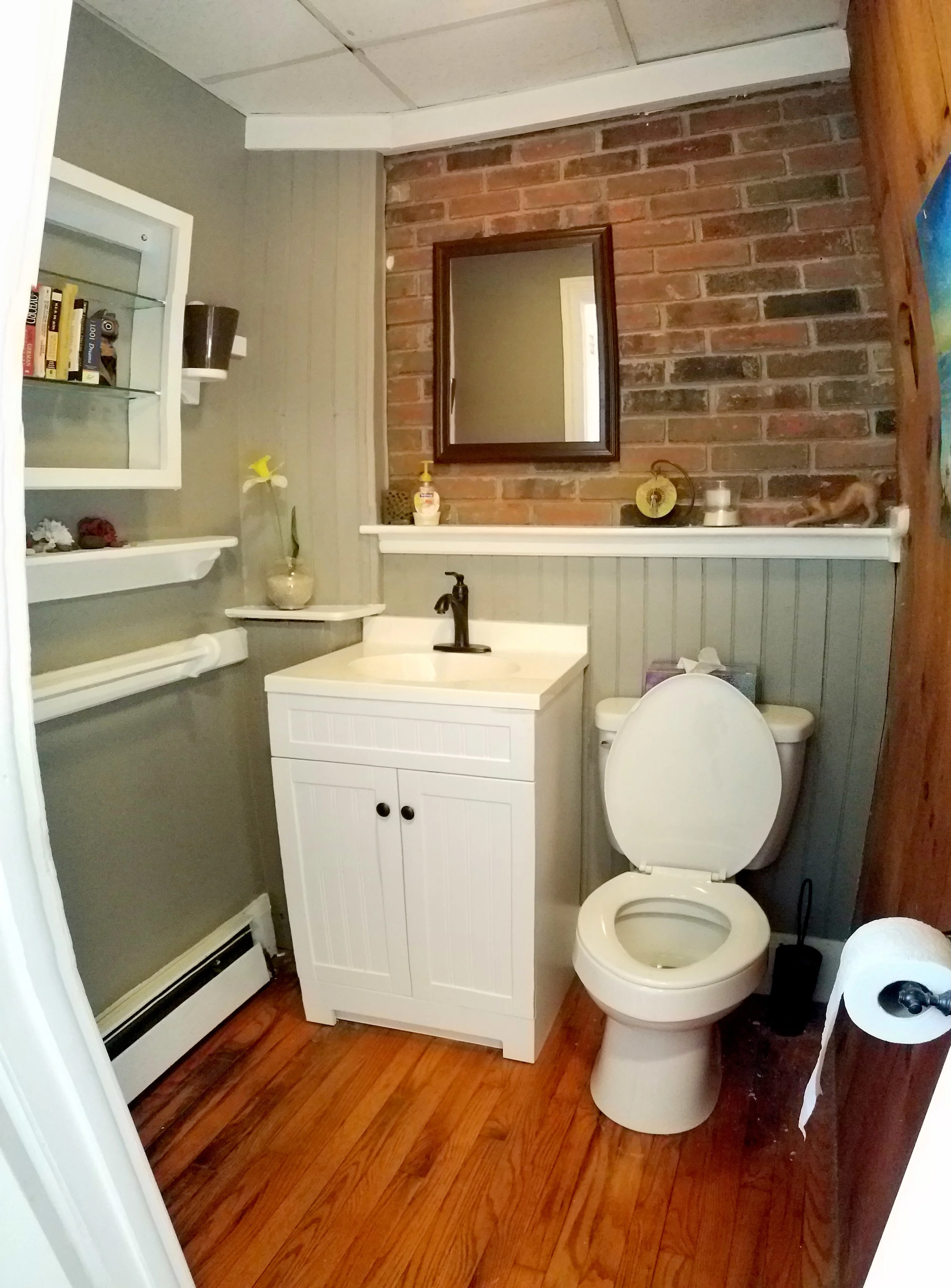 7 Bathroom.jpg