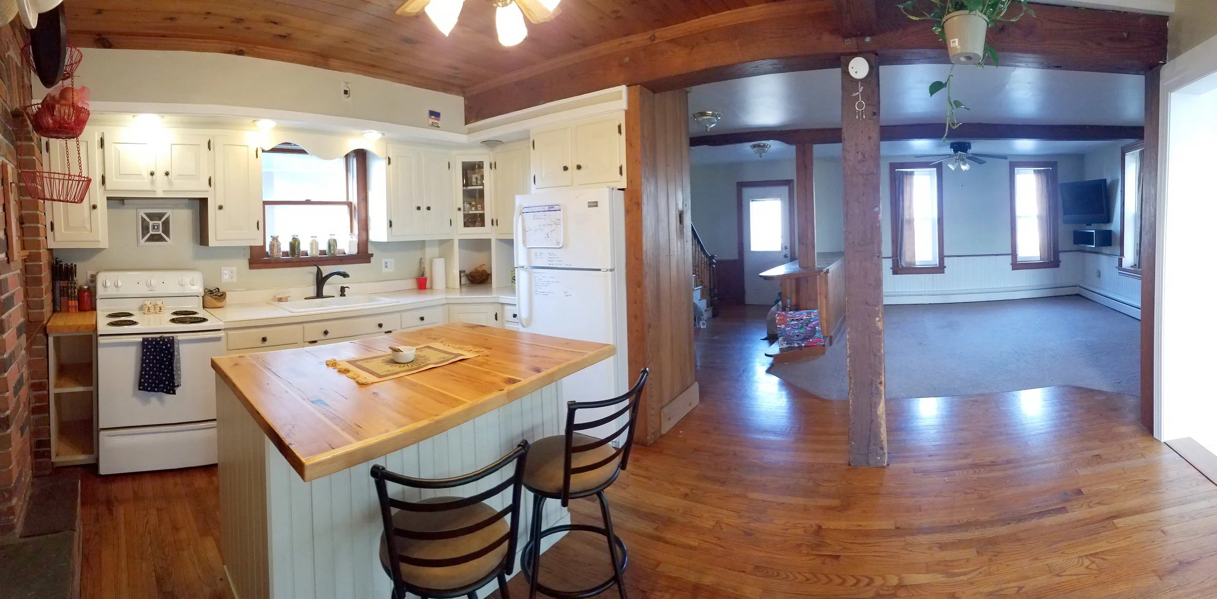 4 Kitchen.jpg