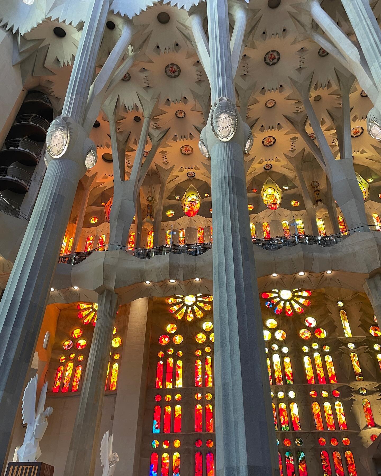 The colors and #architecture at @basilicasagradafamilia are fantastic inside and out!

#traveltip: make sure to buy your timed ticket in advance if you are on a tight schedule. It is especially important during peak #travel times like the summer.

Th