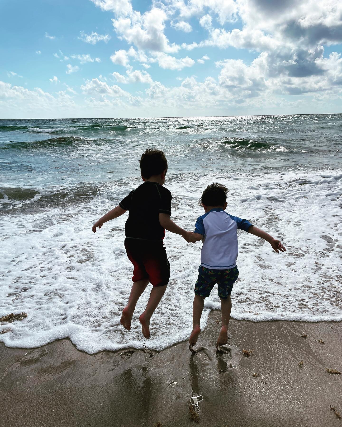 The little guy got over his fear of the ocean. #kidapproved #springbreak #brothers #familytravel #familyvacation #familytrip #travel #vacation #trip #tzelltravels