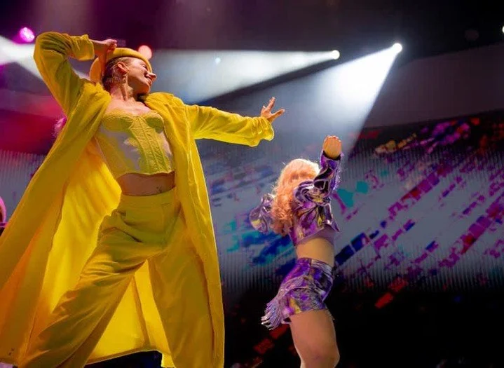🎭🎶 From Broadway-style shows to live music and comedy, Celebrity Cruises offers top-notch entertainment for every taste. Ready to be entertained at sea? Let&rsquo;s book your next cruise!
