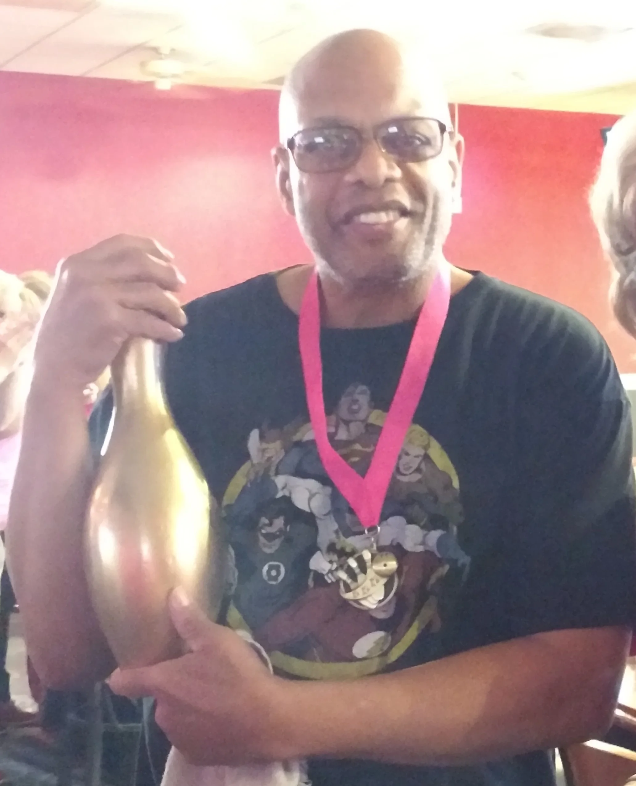 winning male bowler Erwin Jones cropped.jpg