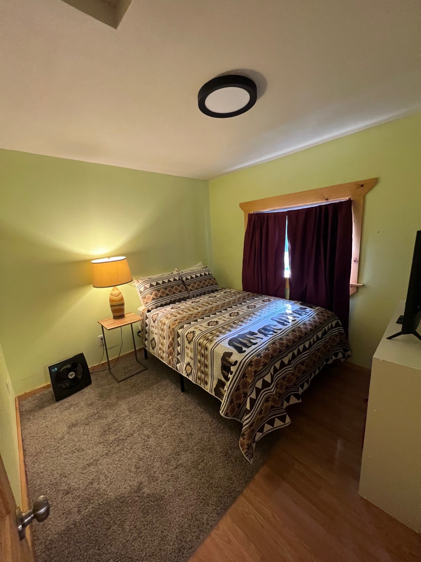 bedroom1.jpg