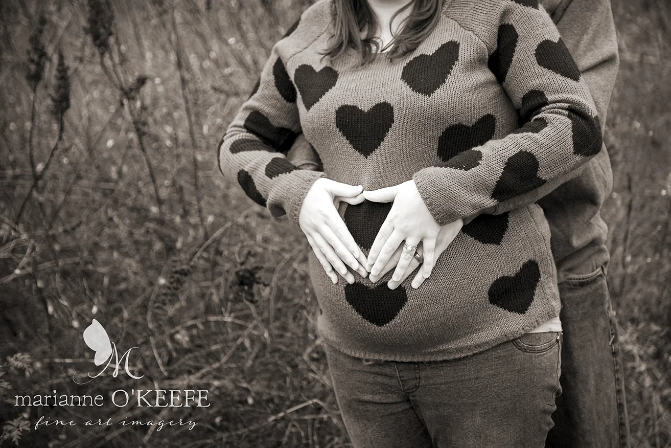 9KellieMaternity11_heart_sepia.jpg