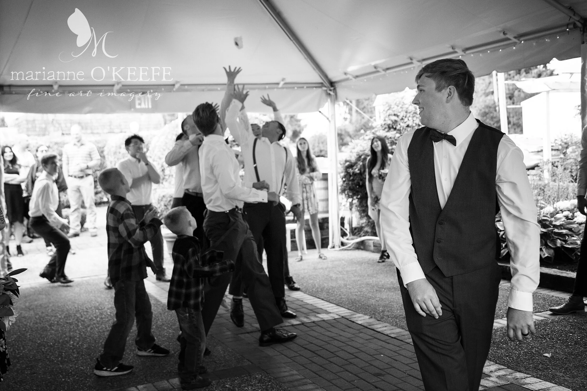 R&J916_reception_gartertoss_b&w_web.jpg