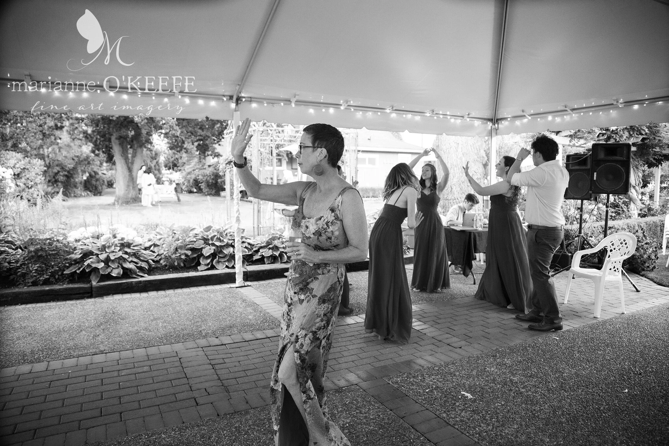 R&J946_reception_dancing_b&w_web.jpg