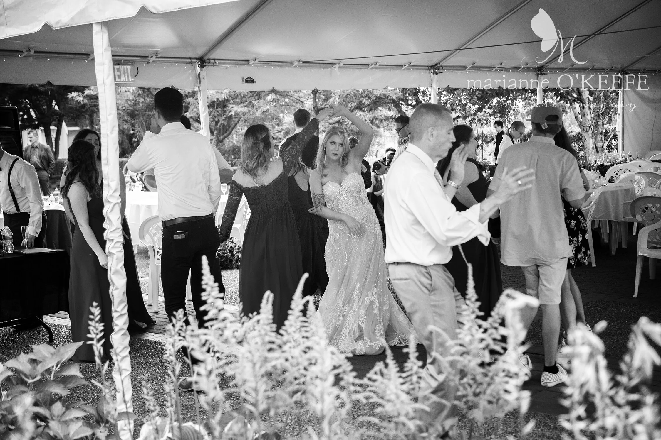 R&J955_reception_dancing_b&w_web.jpg