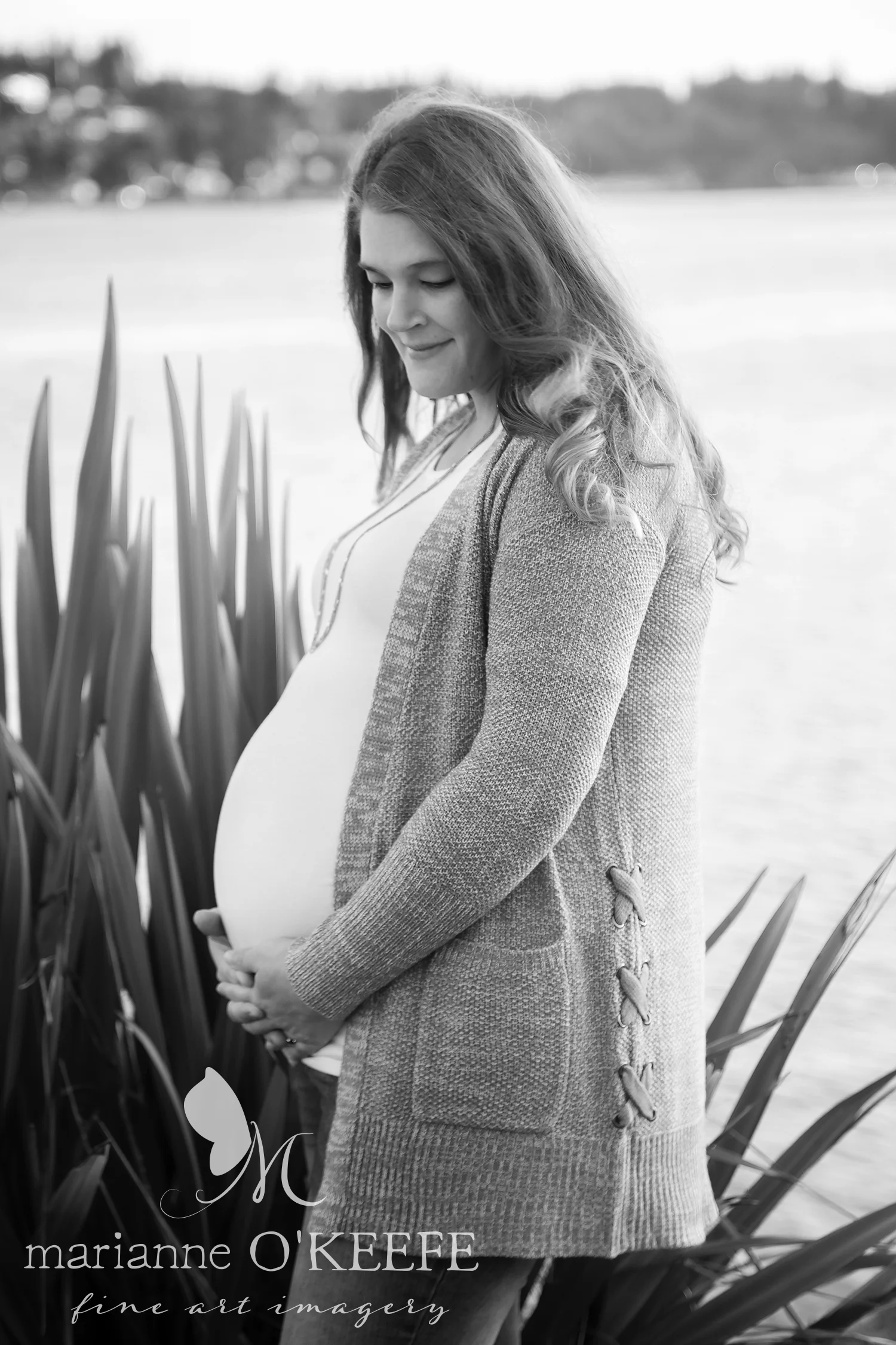 MelissaMaternity7_b&w_web.jpg