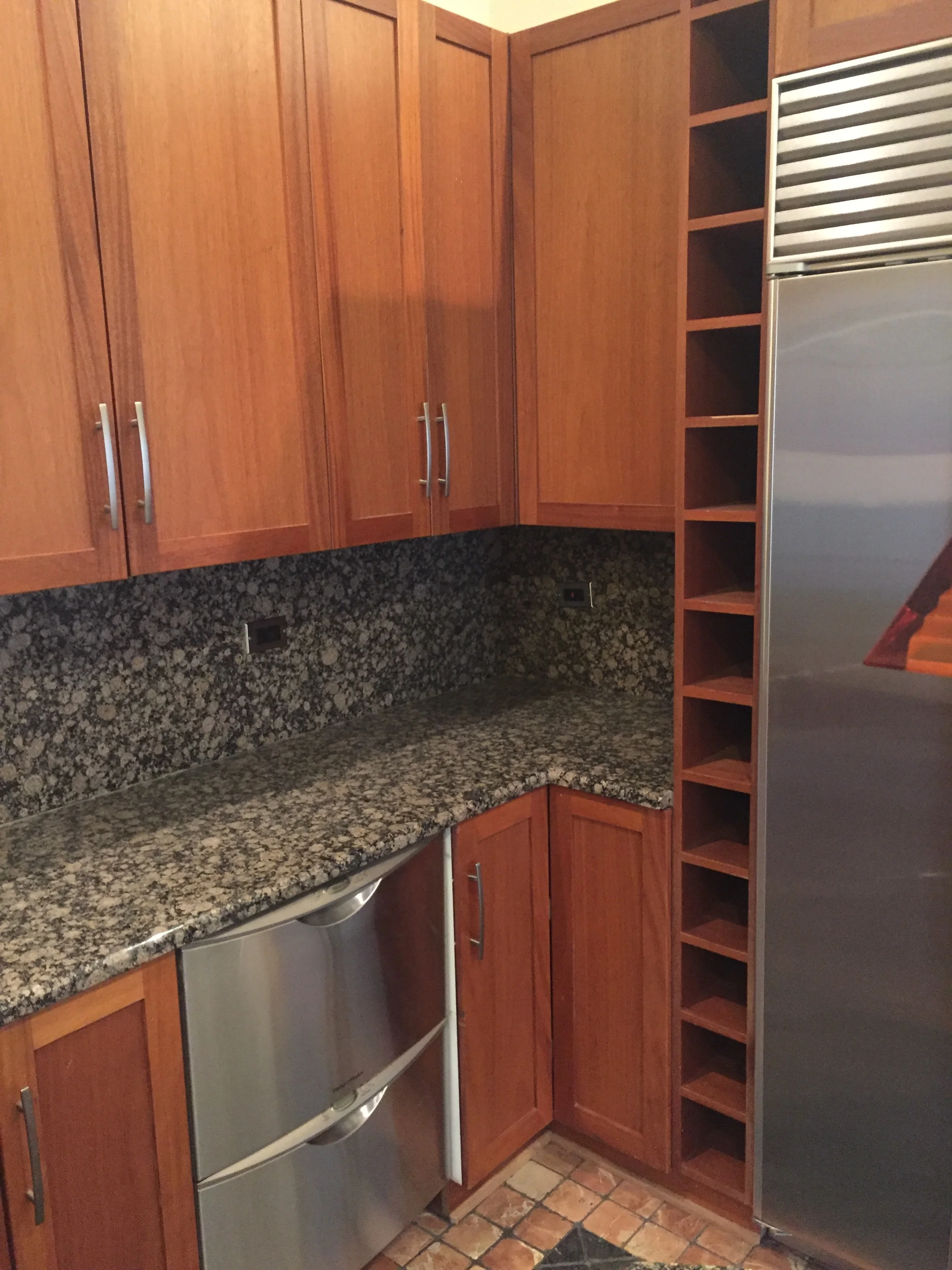 Dark Kitchen Cabinets With Bosch Cooktop Reference: Shaker Glass Dark Brown Wood Kitchen Cabinets Thermador Bosch