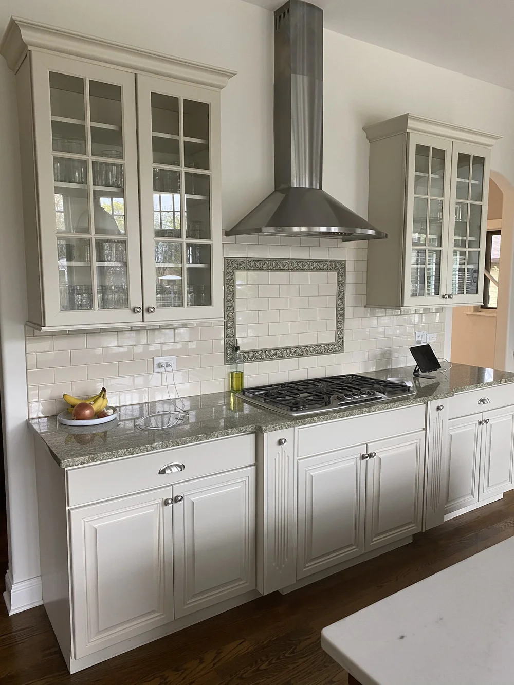 White Kitchen Cabinets With Stainless Steel Appliances: Timeless Elegance