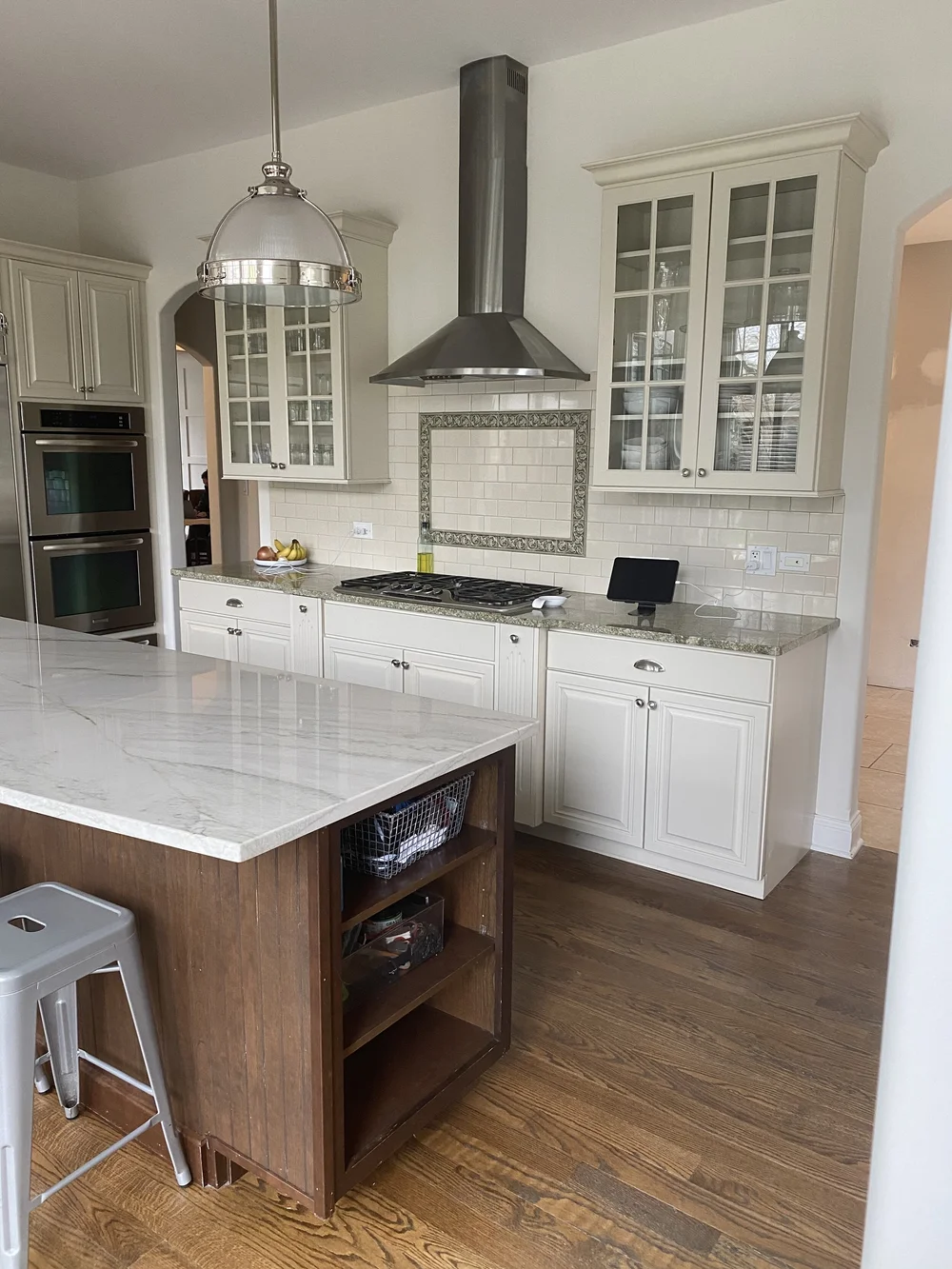 White Kitchen With Stainless Steel Appliances: Timeless Elegance