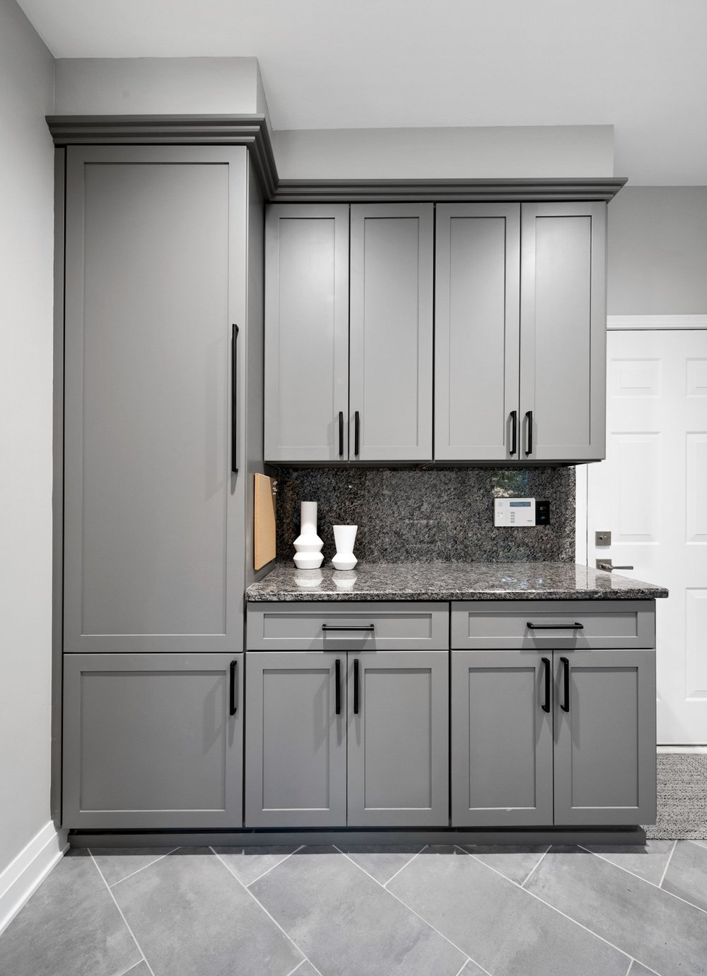 Gray Kitchen Cabinets With Stainless Steel Appliances: Modern Elegance