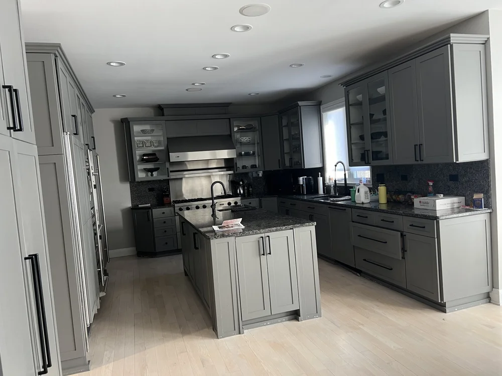 Gray Kitchen With Stainless Steel Appliances: Modern Elegance