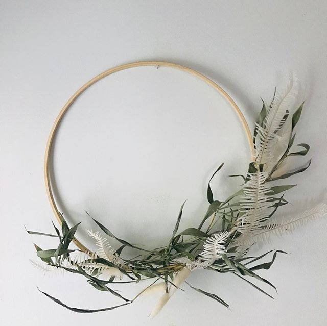 Wreaths! Theme this year is “I’m so minimalist I barely want to exiiiiiisssstt”. Find them for sale at @thelocalgemsmv and my house 😘