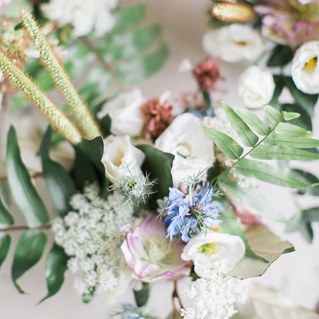 New happenings! Come make an arrangement with me using amazing, locally sourced spring flowers. We’ll talk foraging and where to buy locally grown goodies, and you get to make your own arrangement to take home ✨ all workshops held @docentcoffee check out @handpickedatl for dates and tickets!