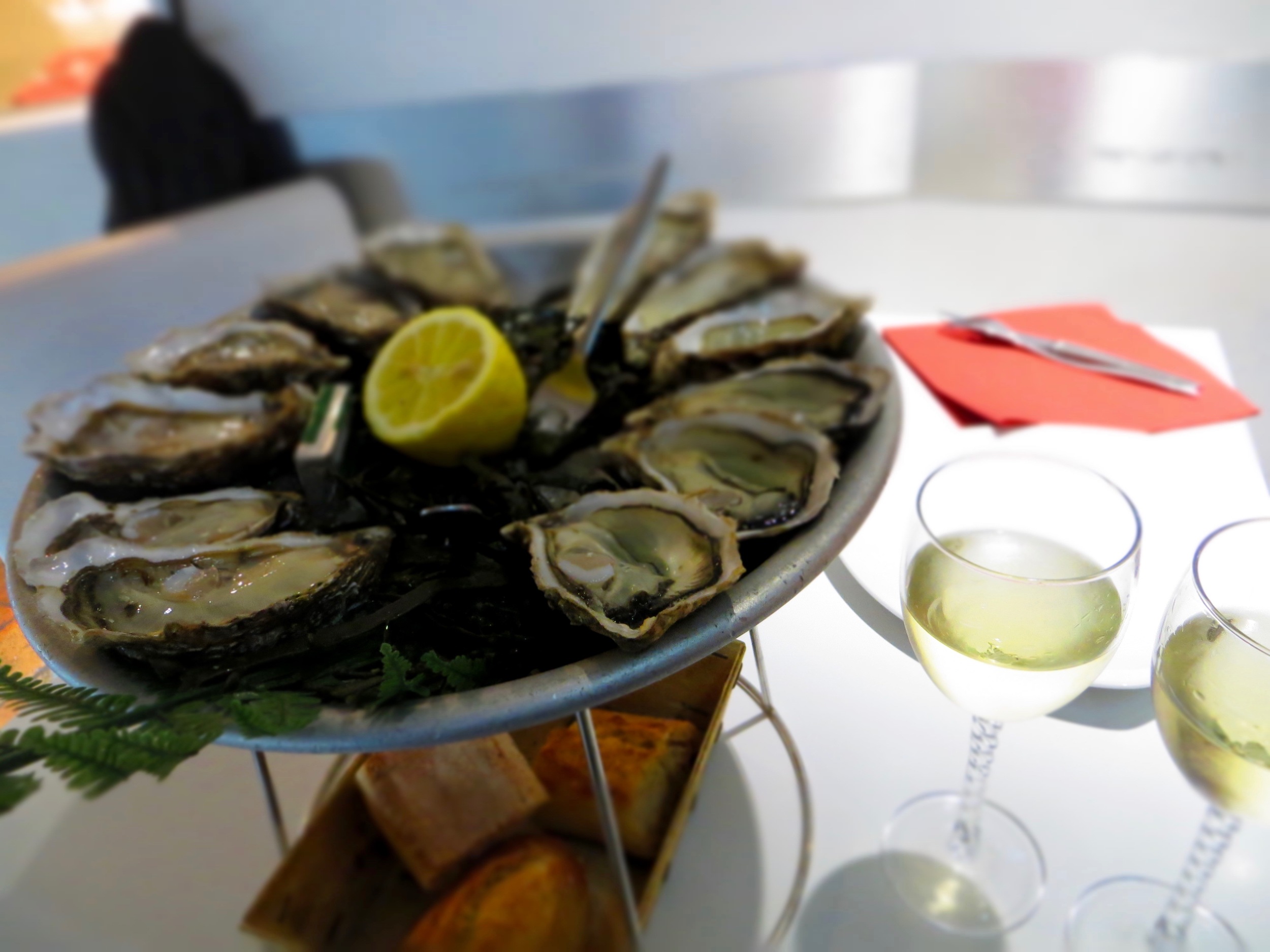 Oysters, beautifully presented, at a Parisian oyster bar. Image by Ben Ford for Down to Shuck.
