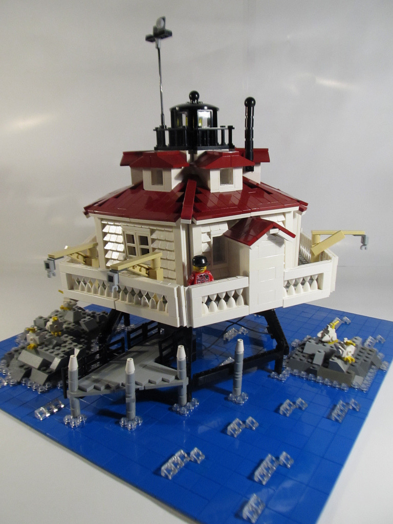 The Thomas Point screwpile lighthouse, off Annapolis, correct down to the privy hanging over the water-is there anything Legos can’t do?
kockamaniahu :
Thomas Point Lighthouse (by rabidnovaracer )