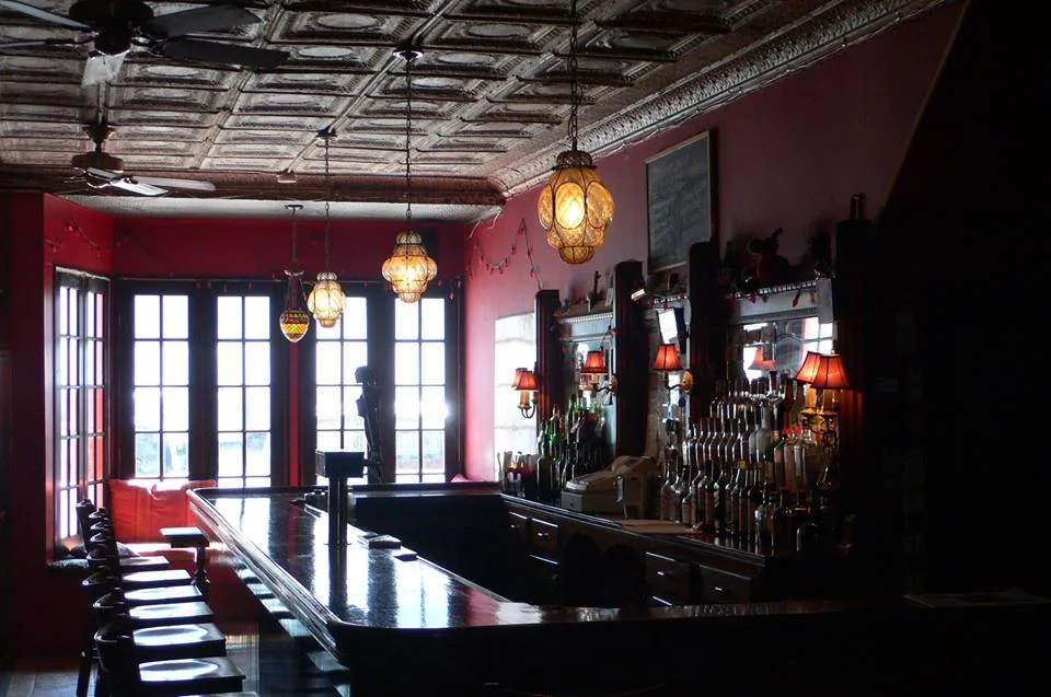 Bar Sepia.