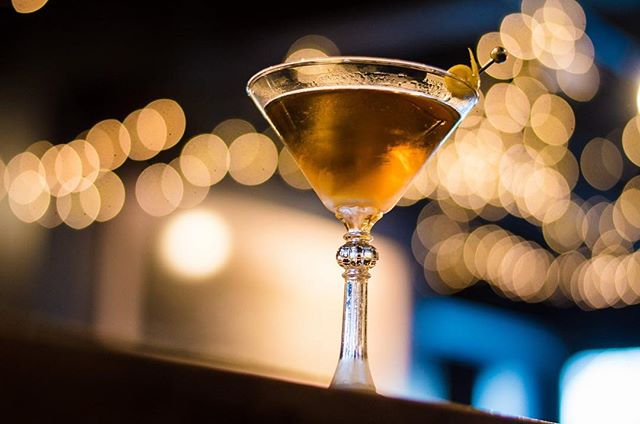 Join us at the Speak tonight for cocktails and live music by @jeremymohneymusic! Music starts at 8 pm.
.
Featured Cocktail
.
Bijou
.
1.5 oz Ex Gratia Genepi .5 oz Golden Moon Gin
1 oz Italian Vermouth
2 dashes Citrus Bitters
.
Photo: @hi_rez_photogra