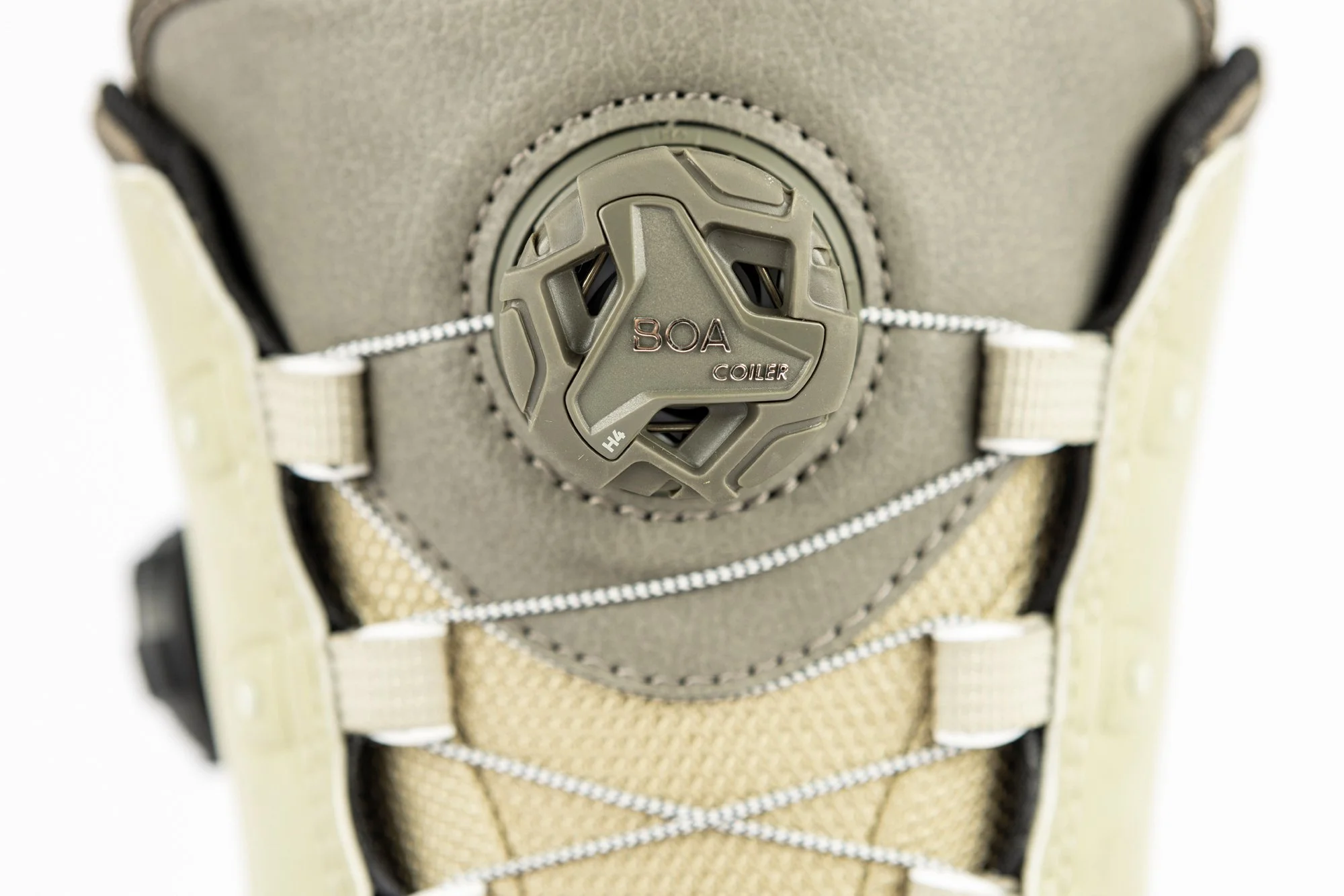 848724-004_Crown-BOA_X-Hailey-Langland_Detail-1.jpg