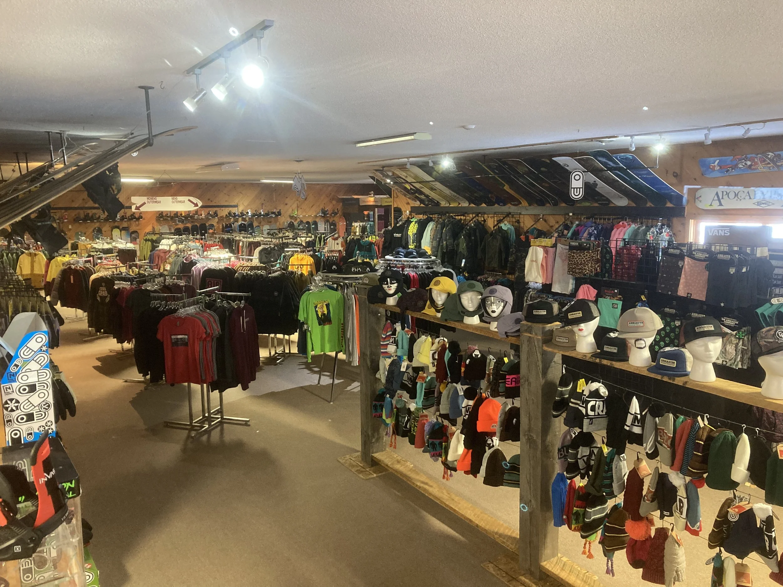 Invasion Snowboard Shop West Dover, VT