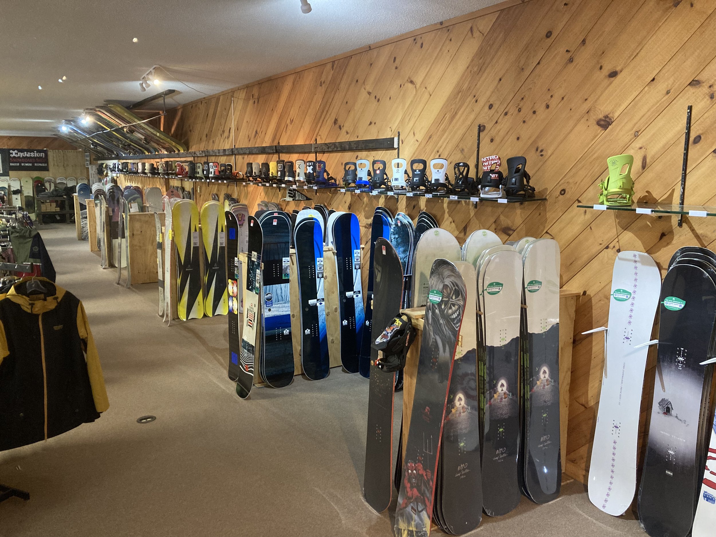 Invasion Snowboard Shop West Dover, VT