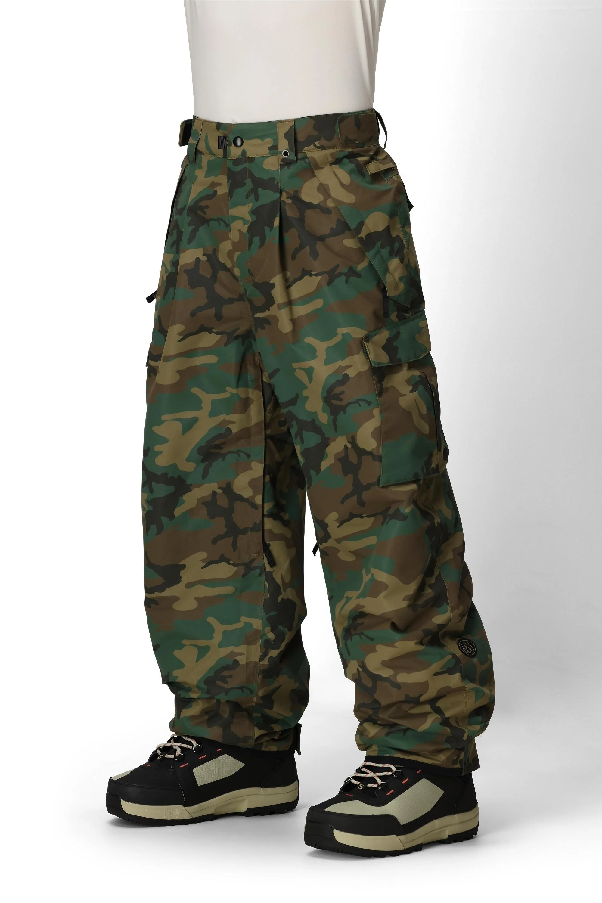 2000X3000_WHT_ESSOX CARGO PANT_M4WN231_CAMO_02.jpg