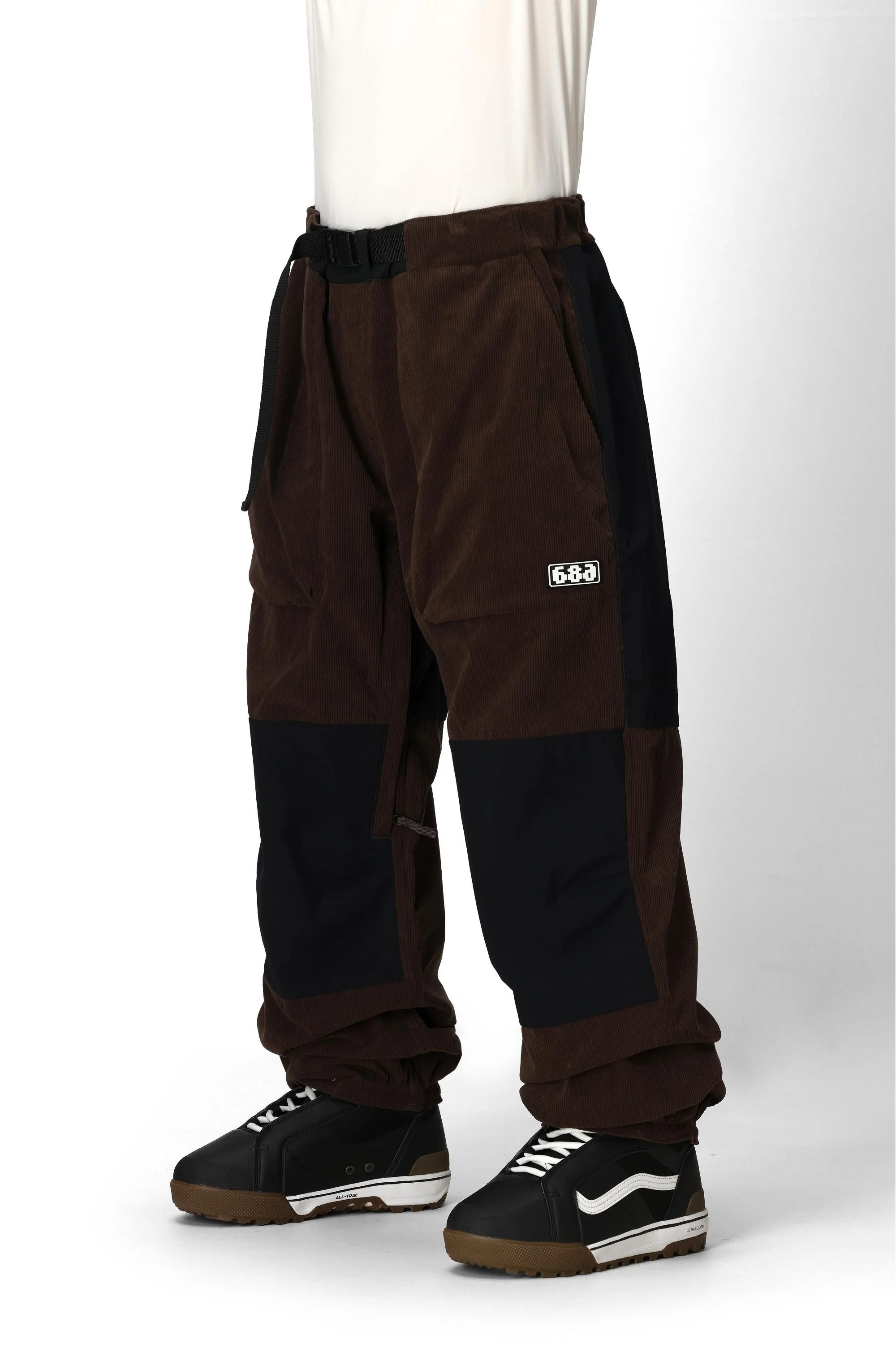 2000X3000_WHT_MENS 2.5L GHOST PANT_M3WN223_CBCD_02.jpg