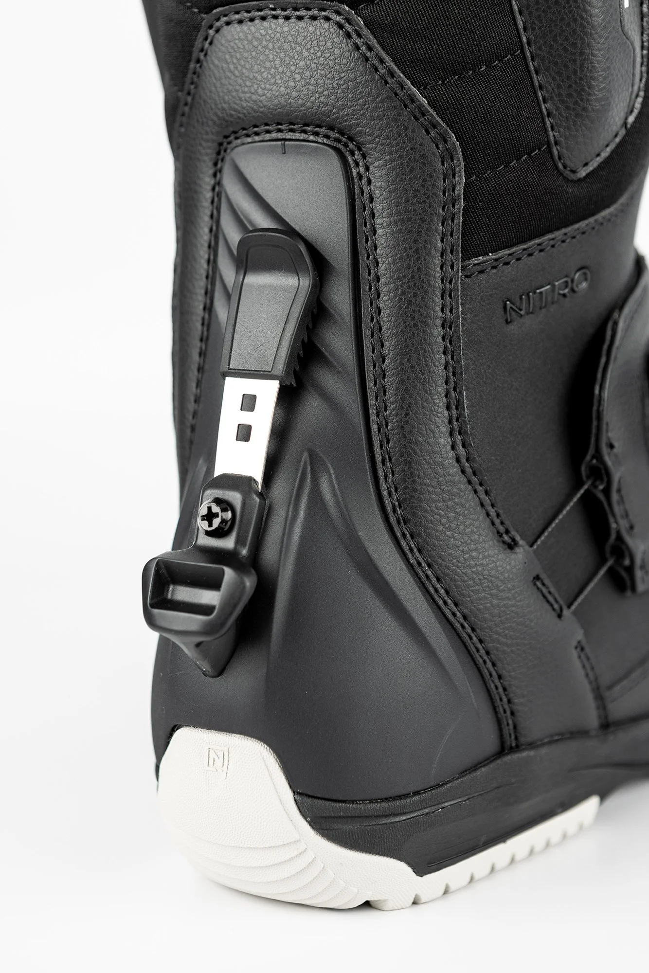 848678-001_Cave-TLS-Step-On_Black_Detail-8.jpg