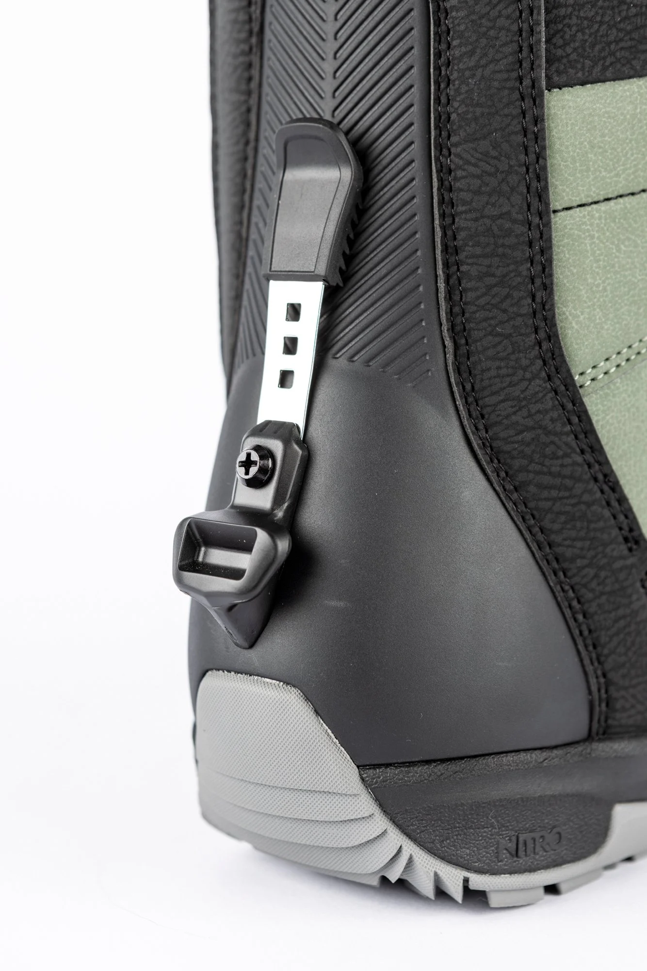 848716-002_Venture-TLS-Step-On_Shadow-Black_Detail-8.jpg