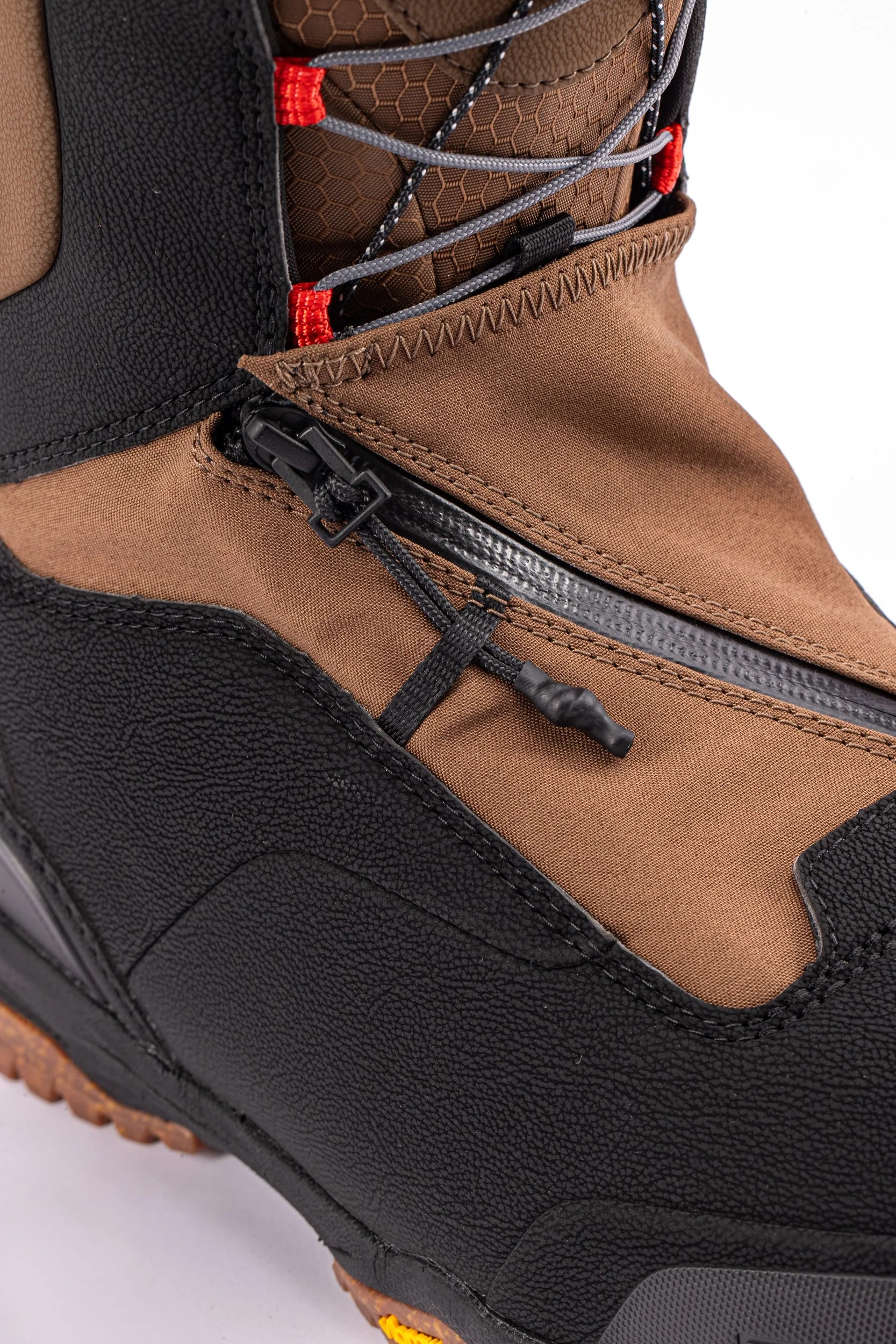 848713-005_Venture-Pro-TLS-Boots_Black-Brown_Detail-2.jpg