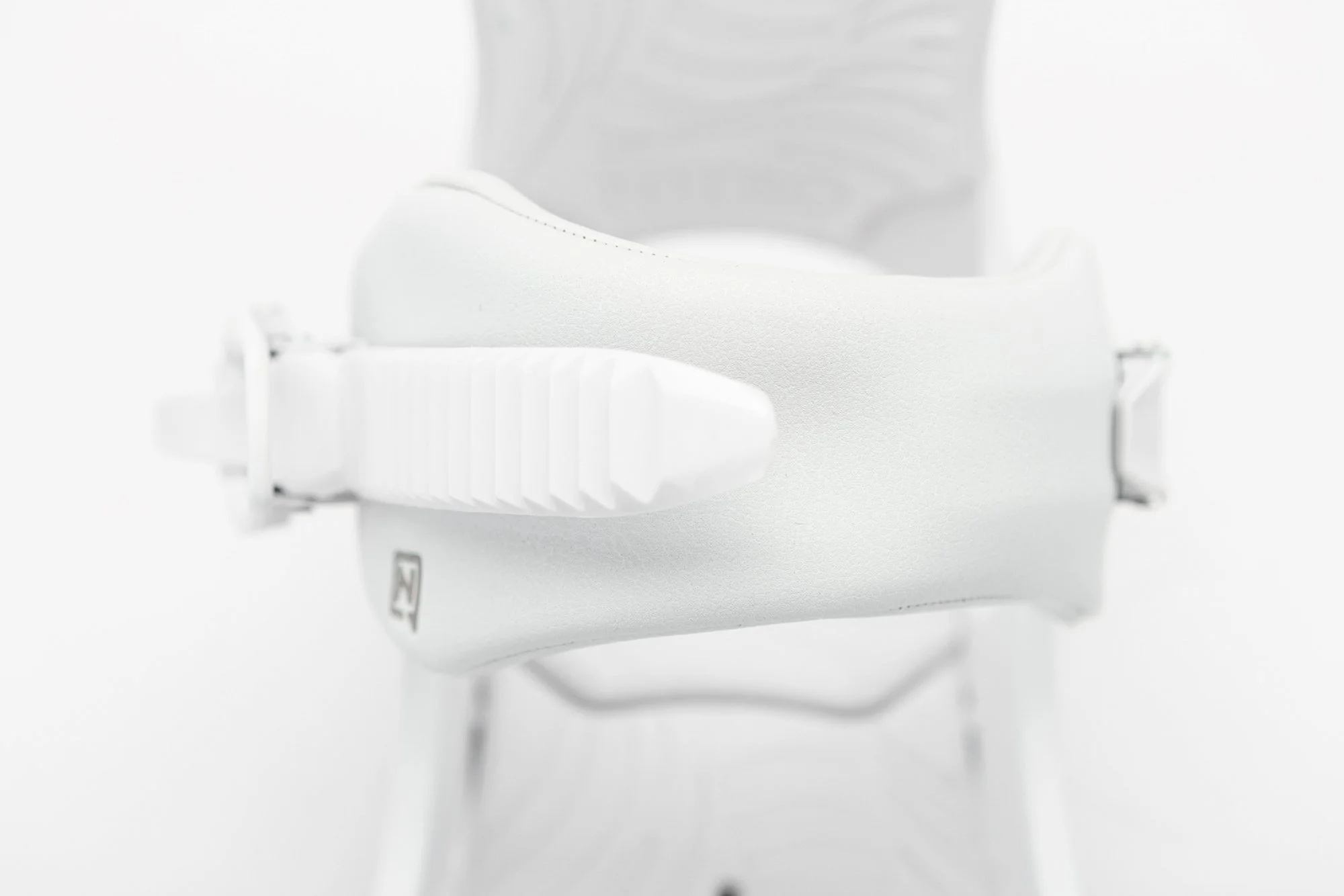 836516-005_Cosmic_White_Detail-6.jpg
